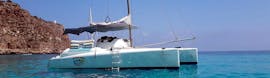 Un barco de alquiler con licencia en Formentera con patrón para hasta 7 personas con Barco Rent Formentera.