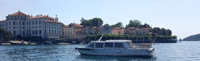 Blick auf die Isola Bella und das Boot während des Bootstransfers von Baveno zur Isola Bella mit Summer Boats Baveno.