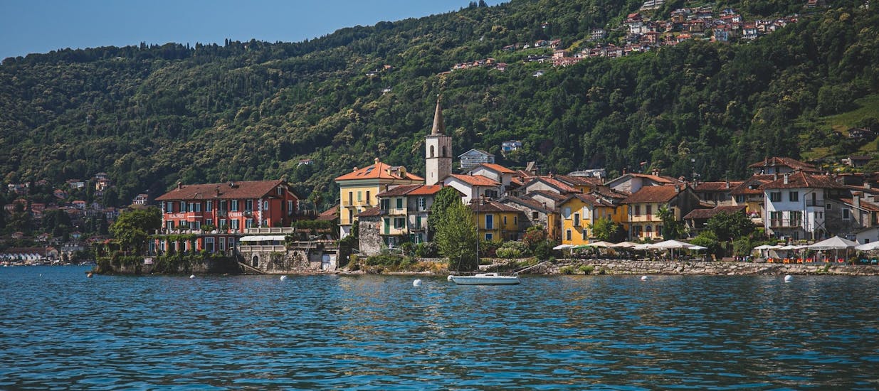 Vue de l'Isola dei Pescatori pendant le Transfert en bateau de Baveno à Isola dei Pescatori avec Summer Boats Baveno.