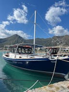 Unser Boot liegt im Hafen und wartet auf Euch für eine Paseo en barco por la bahía de Mirabello hasta Spinalonga con baño mit Indigo Cruises Elounda.