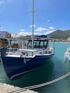 Notre bateau vintage, au port, lors de la Balade privée en bateau autour de la baie de Mirabello à Spinalonga avec Indigo Cruises Elounda.