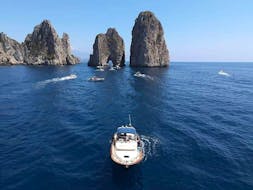 Uno de los barcos de Grassi Junior Positano durante el paseo en barco privado de Positano a Capri - Medio Día.