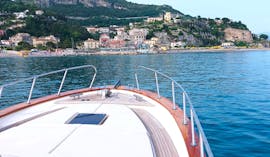 Een van de boten van Grassi Junior Positano tijdens de Privé Boottocht naar de Amalfikust vanuit Positano - Halve Dag.