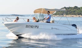 Our experienced skipper is navigating with young people aboard the Capelli 21 during the Boat Rental in Pula (up to 7 people) with BELLEN Boat Rental.