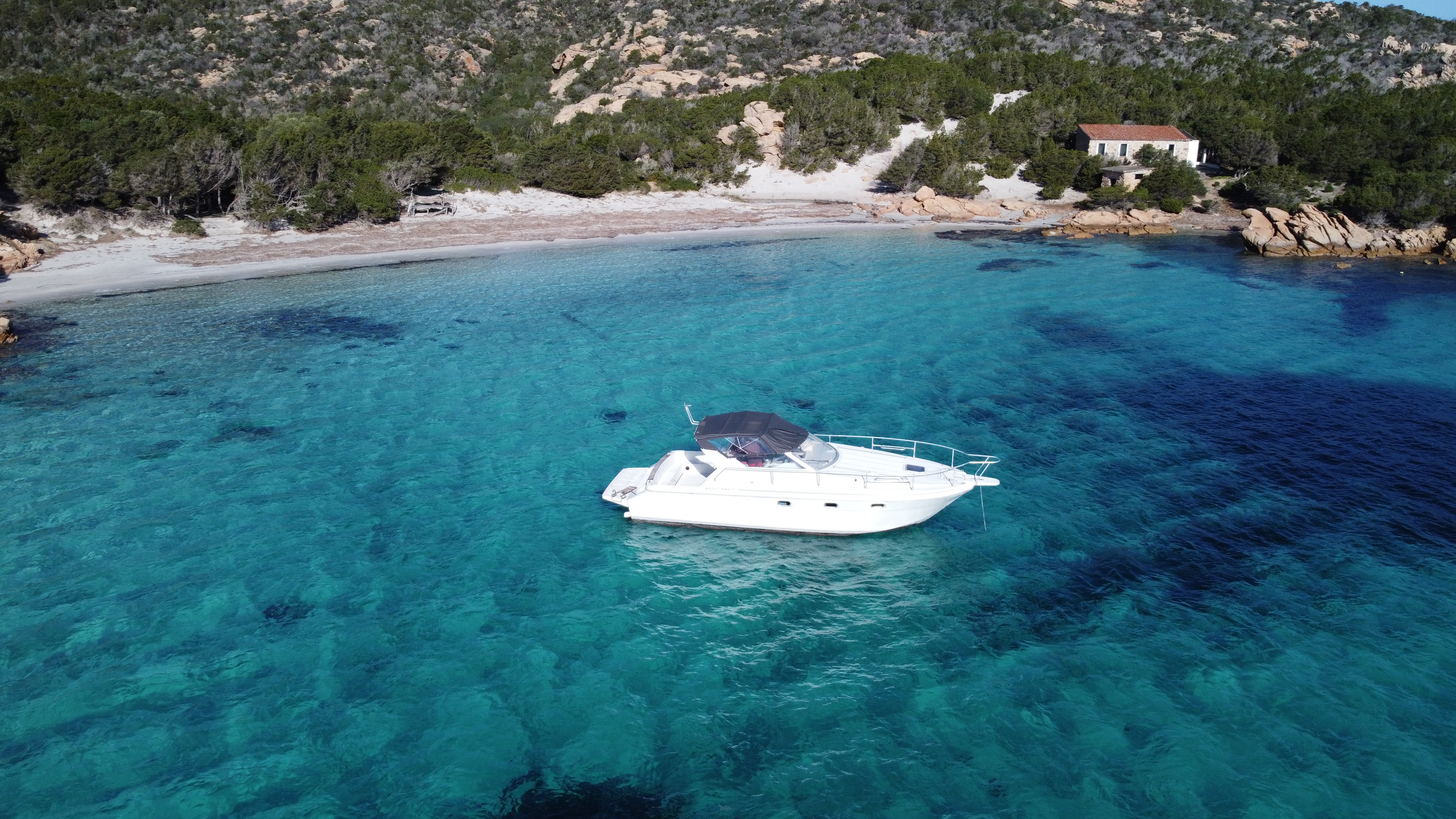 Bootstour um den La Maddalena Archipel mit Mittagessen mit Dalù Boat La Maddalena.