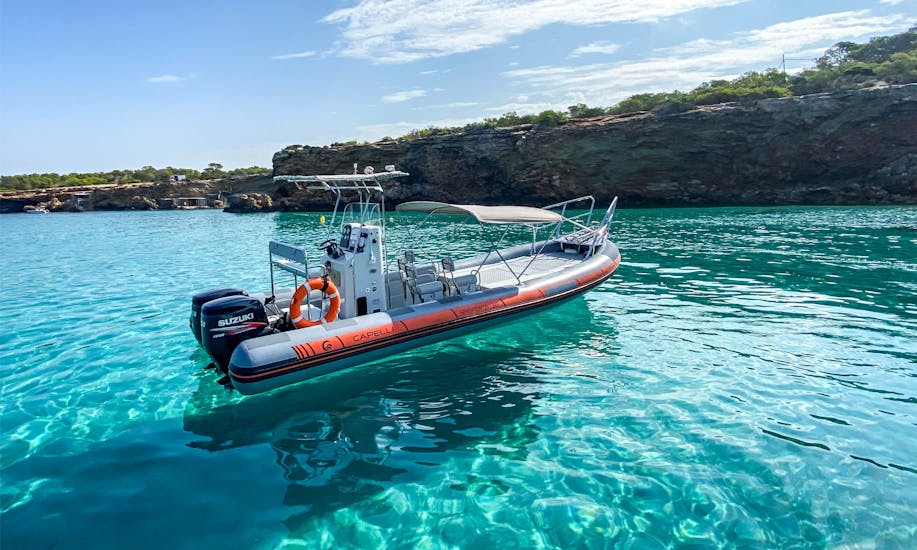 Barca a noleggio a Ibiza con Es Vedra Charter Ibiza con licenza fino a 12 persone.