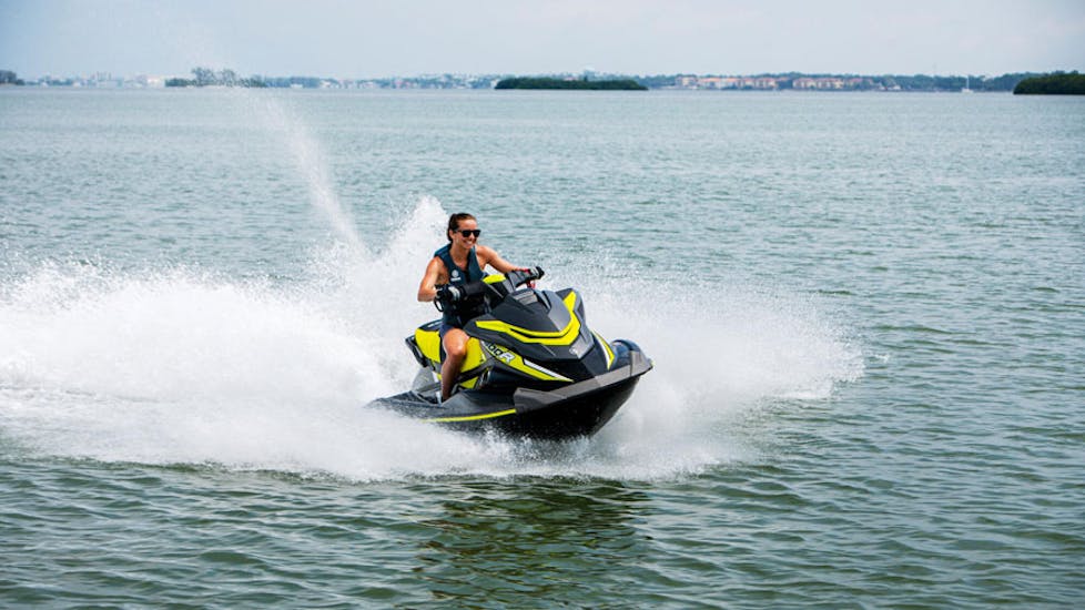 Noleggio moto d'acqua a San Antonio con patente nautica con Es Vedra Charter Ibiza