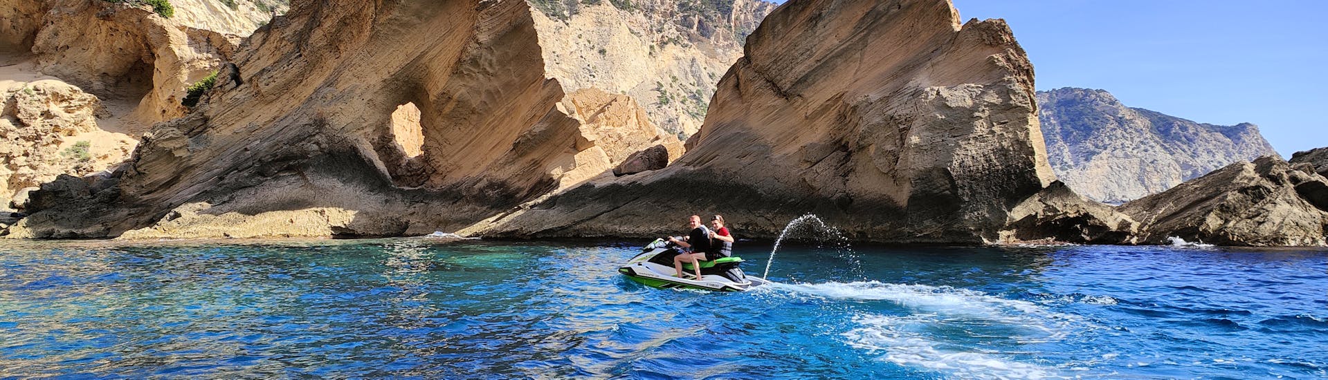 Escursione in moto d'acqua da San Antonio a Ibiza ad Atlantis con Es Vedra Charter Ibiza.