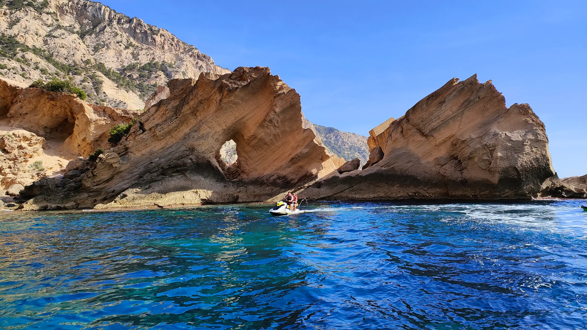 Tour en moto de agua hasta Atlantis desde San Antonio con Es Vedra Charter Ibiza.