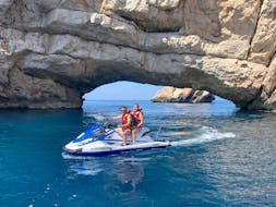 Mensen die genieten van een jetskisafari naar het eiland Margarita met Es Vedra Charter Ibiza.