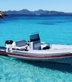 Un bateau semi-rigide de Dream Rental Boat disponible pour une Location de bateau semi-rigide à Porto Rotondo (jusqu'à 8 pers.).