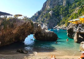 Viaje en barco privado desde Sorrento a lo largo de la Costa Amalfitana con parada para nadar y bucear de My Sorrento Holiday.