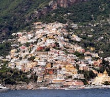 Vue de Positano pendant la Balade privée en bateau de Sorrente à Capri & Positano avec My Sorrento Holiday.