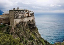 Le mont Athos qui peut être vu lors de la Balade privée en bateau au Mont Athos depuis Ouranoupoli avec Snorkeling avec Poseidon Watersports Ouranoupoli.