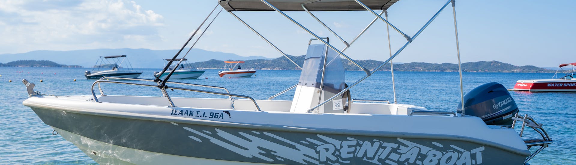 Vista del Poseidonas durante il Noleggio barca a Ouranoupoli (fino a 5 persone) senza patente con Poseidon Water Sports Ouranoupoli.