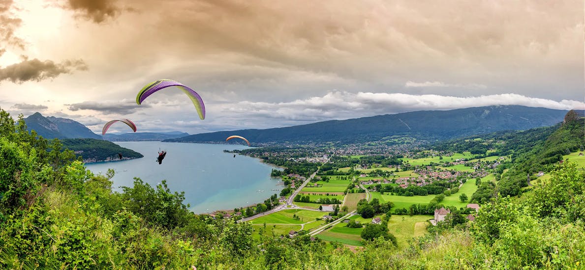 View of Lake Annecy from the tandem paragliding over Lake Annecy - Sensation.