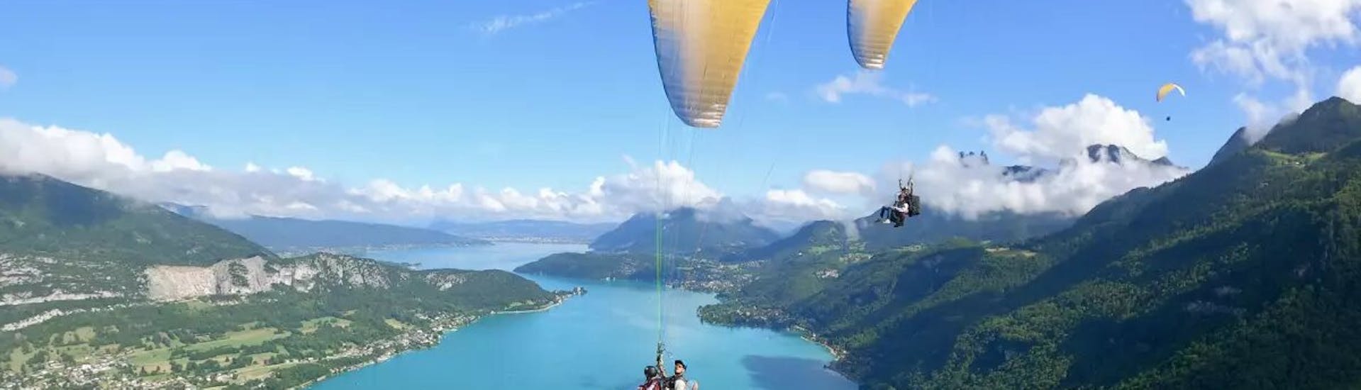 Tandem-Paragliding über dem Annecy-See - Minipouss & Discovery (ab 5 J.).