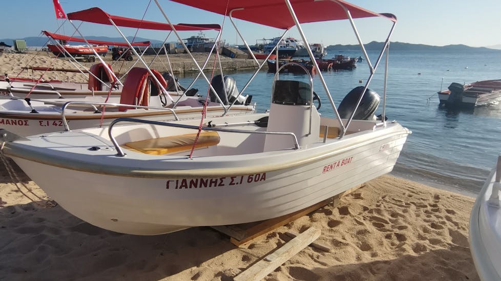The boat is on the beach during the Boat Rental in Ouranoupoli (up to 5 people) without Licence with Rent a Boat Lampou.