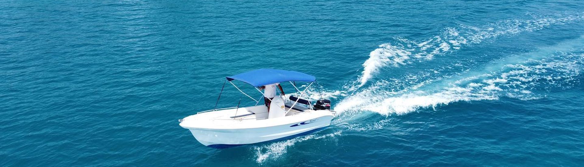 The boat is navigating on the crystal clear waters during the Boat Rental in Agios Nikolaos (up to 5 people) without Licence with Amoudi Watersports.