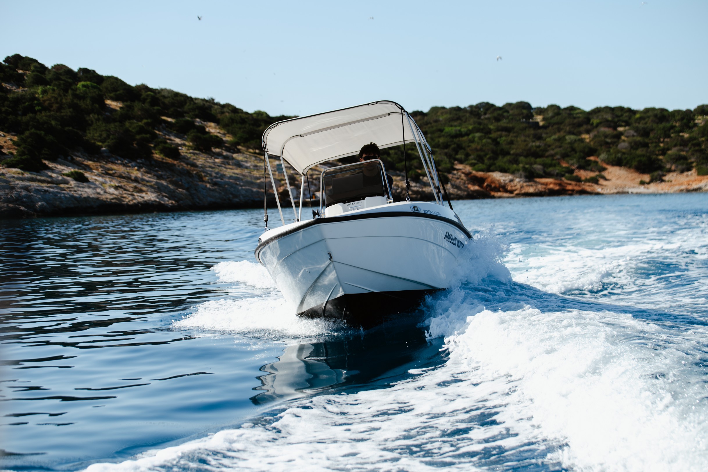 Bootverhuur in Agios Nikolaos (tot 5 personen) zonder vergunning met Amoudi Watersports.