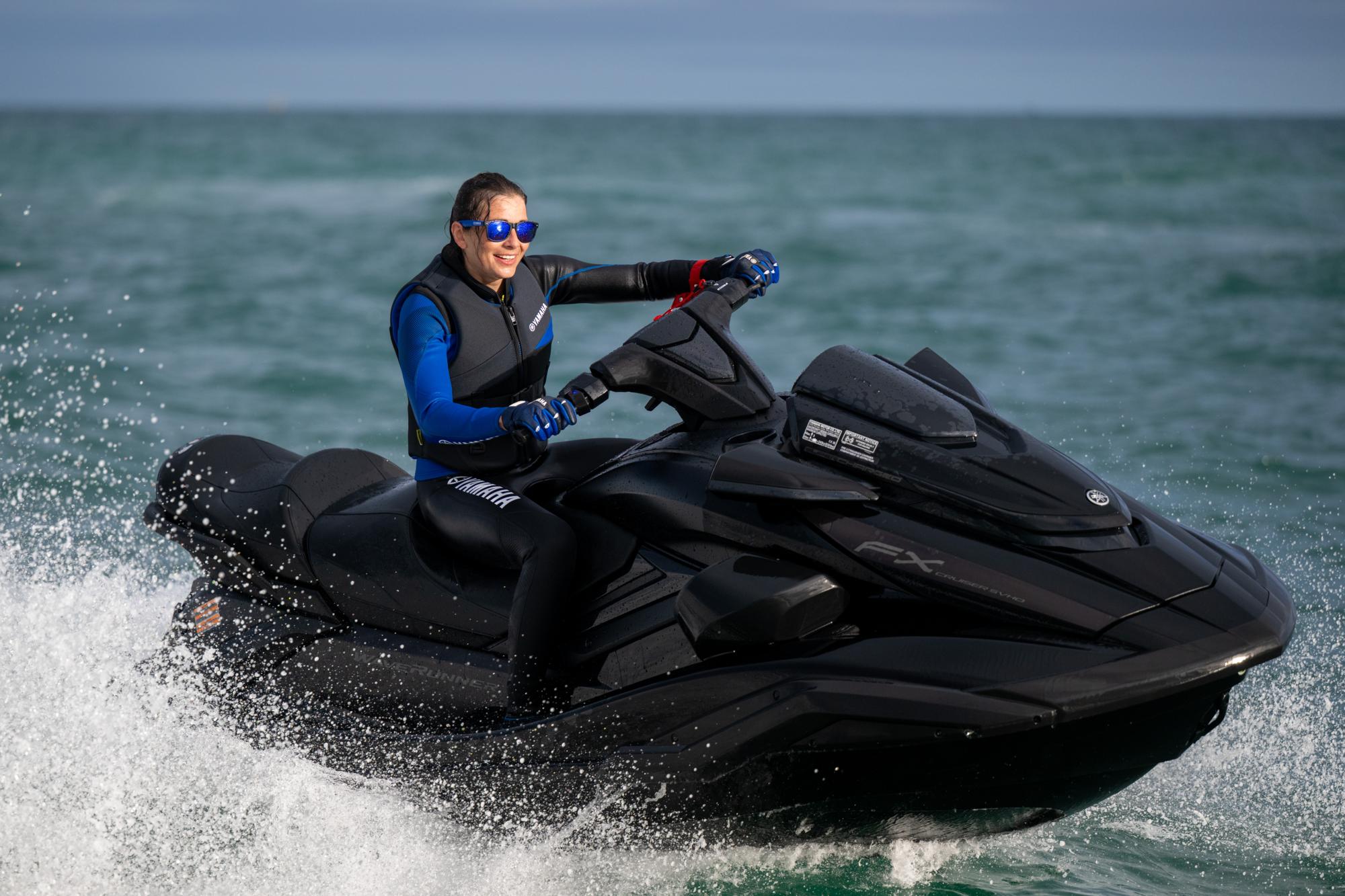 Highspeed Jetski verhuur in San Antonio met vaarbewijs met Es Vedra Charter Ibiza.