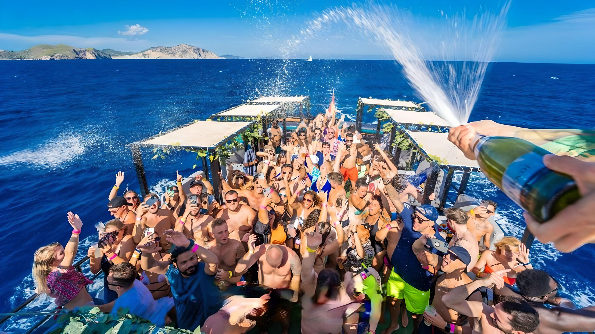 Ibiza: Boat Party with Unlimited Drinks and DJ