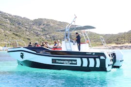 Boot van Tra Mare e Monti tijdens de boottocht van Calvi naar Scandola met snorkelen met Tra Mare e Monti.