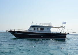 La barca usata durante la gita in barca privata a Karoulia sul Monte Athos con Albatros Cruises Halkidiki.
