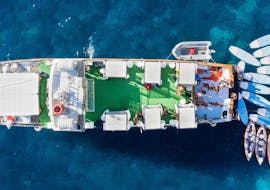 All-Inclusive Dag boottocht vanaf Ibiza met tussenstop in Formentera met Magic Boat Party Ibiza.