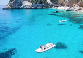 Private RIB-Bootstour zum Strand Cala Cipolla mit Badestopps mit Bitan Daily Tours Cagliari.