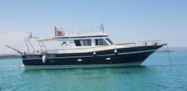 Barca utilizzata durante la gita in barca privata ad Ammouliani e Drenia con snorkeling con Albatros Cruises Halkidiki.