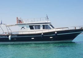 Bateau utilisé lors de la Balade privée en bateau à Ammouliani & l'île de Drenia avec Snorkeling avec Albatros Cruises Halkidiki.