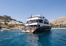 The boat "Discovery" near Lindos during the Full-Day Boat Trip to Lindos with Swimming with Rizos Cruises Rhodes.