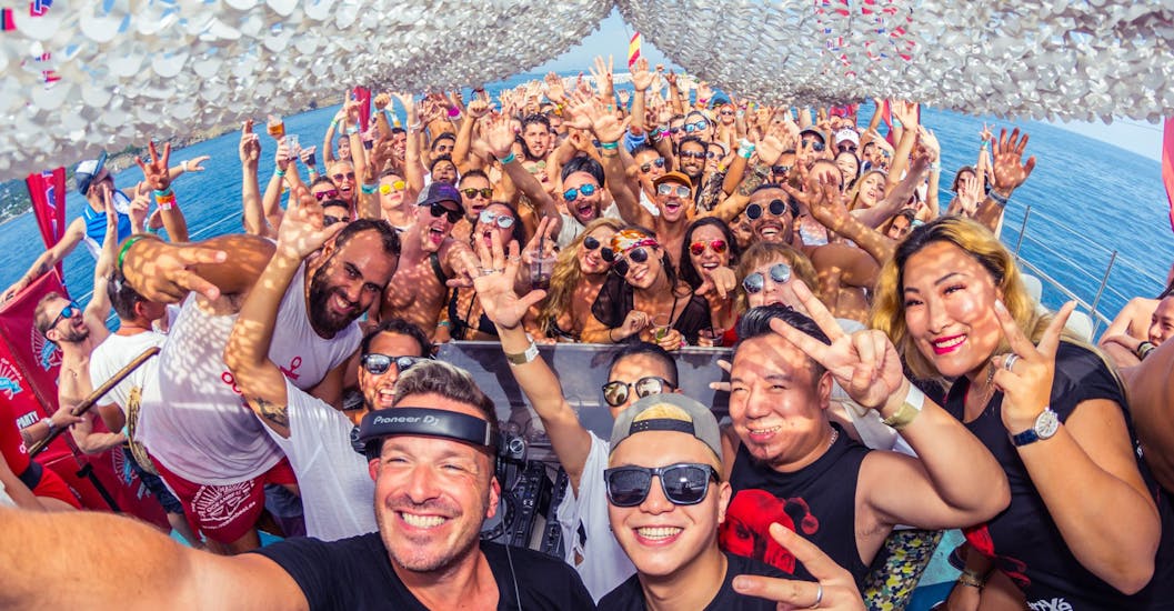 Boat Party in Ibiza from Playa d'en Bossa with Open Bar with Oceanbeat Ibiza.