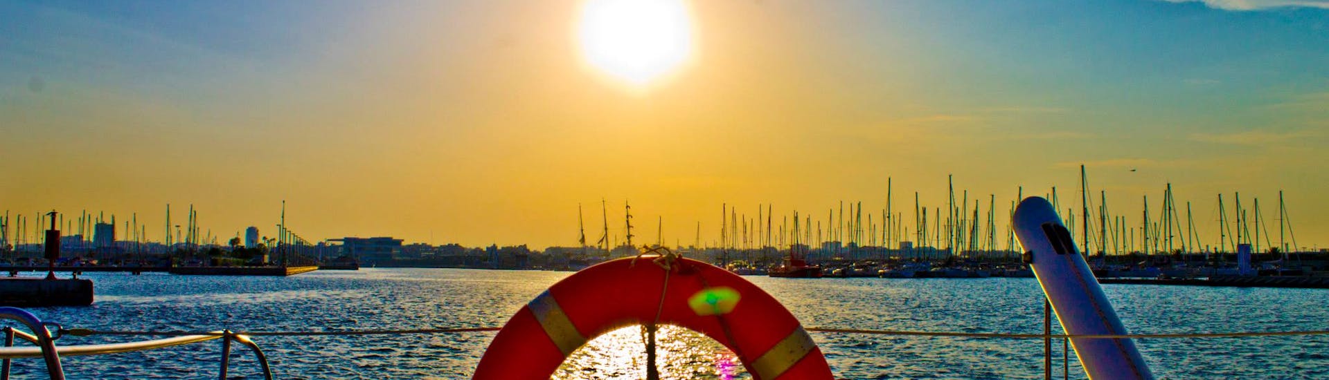 The sun is setting in Altea during a catamaran trip with Mundo Marino.