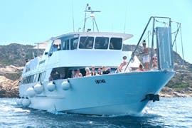 Das Boot bei der Ganztages Bootstour zum La Maddalena Archipel mit Flotta del Parco La Maddalena.