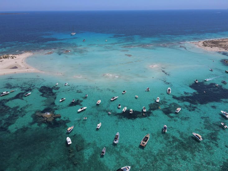 Gita privata in barca da Ibiza a Ses Illetes e Espalmador con snorkeling.