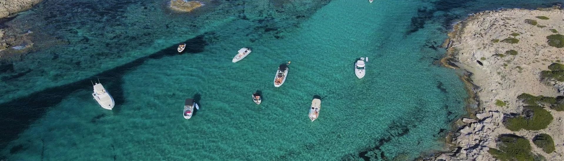Vistas de un alquiler de barco en Santa Eulalia, Ibiza (hasta 6 personas) sin licencia con Eiviboats Ibiza.