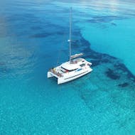 Une Balade privée d'une journée en catamaran d'Ibiza à Formentera avec Snorkeling avec Goa Catamaran Ibiza.