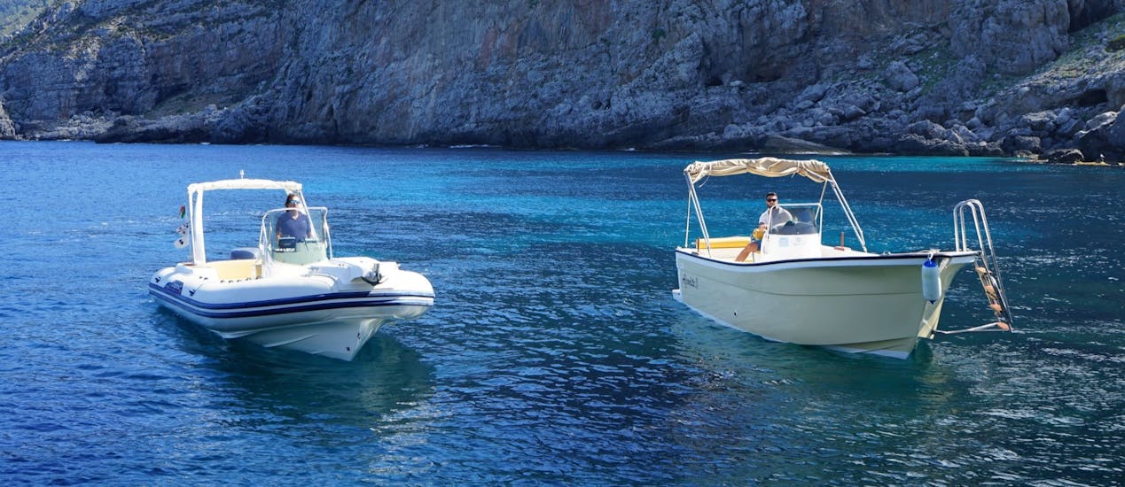 Gita in barca da Marettimo a Favignana e Levanzo con soste per nuotare.