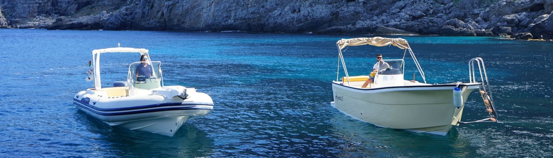 Gita in barca da Marettimo a Favignana e Levanzo con soste per nuotare.
