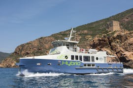 Gita in barca da Porto (Corsica) a Girolata  e visita turistica con Nave Va Promenades en Mer Corse.
