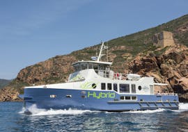 Bootstour von Porto (Korsika) - Girolata  & Sightseeing mit Nave Va Promenades en Mer Corse.