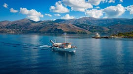 Gita in barca da Argostoli a White Rocks Beach  e bagno in mare con Dreamy Cruises Kefalonia.