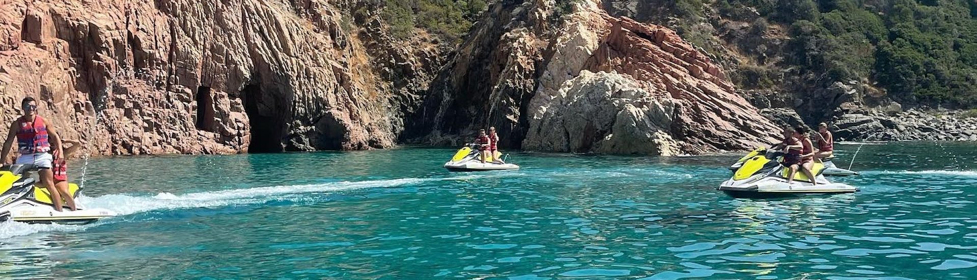 Several jet skis during the Jet Ski Safari to the Calanques de Piana from Cargèse with Fun Jet Location Cargèse.
