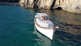 Giro in barca al tramonto da Cala Galdana a Son Saura con Marenostrum Menorca.