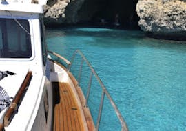 Visite des grottes lors de la Balade privée en bateau depuis Cala Galdana avec Snorkeling & Stand-up paddle avec Marenostrum Menorca.