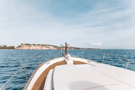 Vista desde el barco durante el Paseo Privado en Barco al Atardecer desde Cala Galdana con Snorkeling & SUP con Marenostrum Menorca.