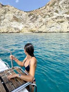 Arrêt baignade pendant l'excursion en bateau semi-rigide privé de Cagliari à la plage de Mari Pintau avec snorkeling avec GS Sardinia Cagliari.