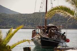Zeilboottocht van Argostoli naar Xi Beach  & zwemmen met Queen Bee Cruises Kefalonia